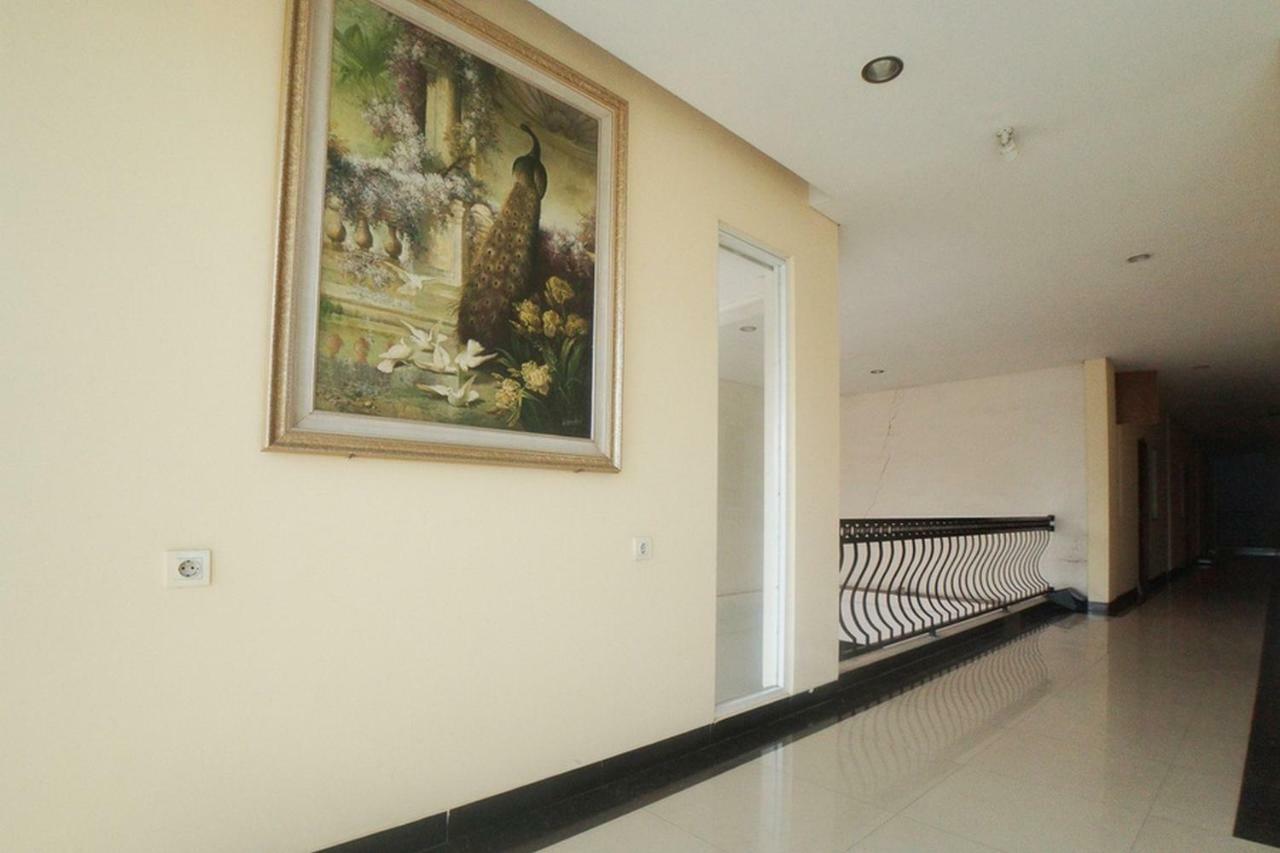 Reddoorz Plus Near Green Pramuka Square Mall Джакарта Екстер'єр фото